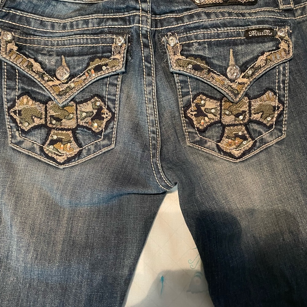 ❌Sold❌Miss Me, distressed style, signature boot cut jeans. Like new condition - Picture 8 of 15